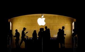 Apple aumenta sus beneficios, historia opuesta a la de Amazon