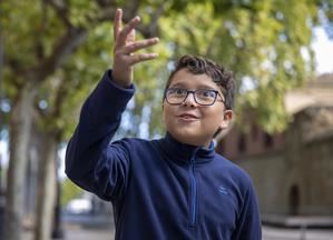 El niño colombiano Francisco Vera Manzanares, activista ambiental contra el cambio climático, fotografiado en Logroño, España.