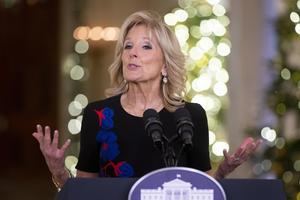 Jill Biden engalana la Casa Blanca con más de 70 abetos y 83.000 luces