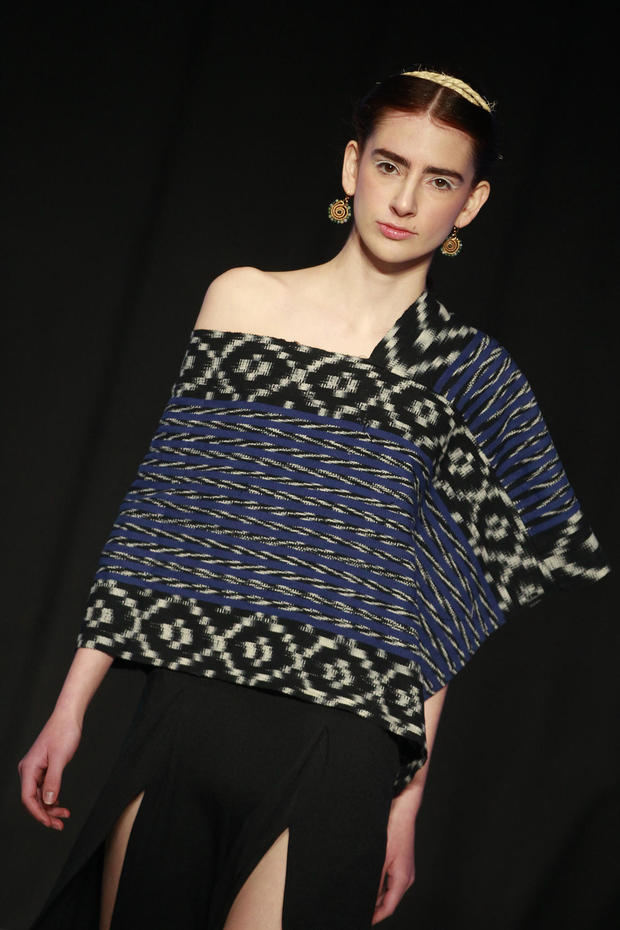 Diseñadora crea prendas con fibra de henequén para resaltar la mexicanidad