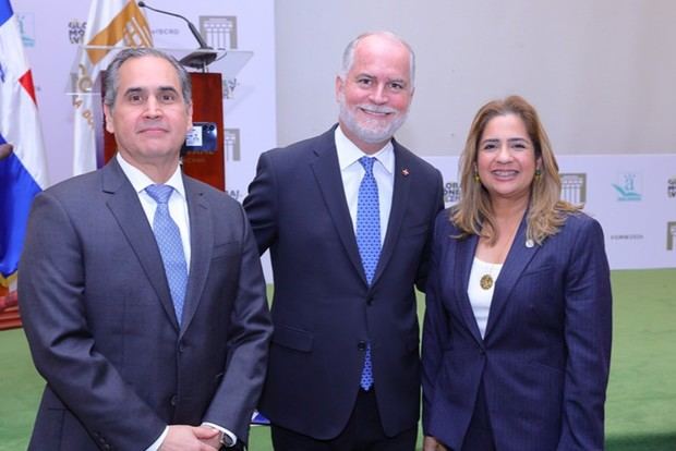 Ruben Alvarez, Alejandro Fernandez W, Irlonca Tavarez.