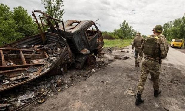 Rusia mató a cientos de civiles con armas prohibidas en Járkov, denuncia AI.