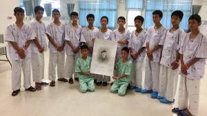 El llanto y el juramento de los niños rescatados en Tailandia al enterarse de la muerte de uno de los buzos