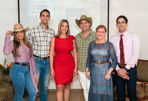 Cheryl Victoria presenta su libro De Tacos a Botas en un evento lleno de emoción y aprendizaje agropecuario