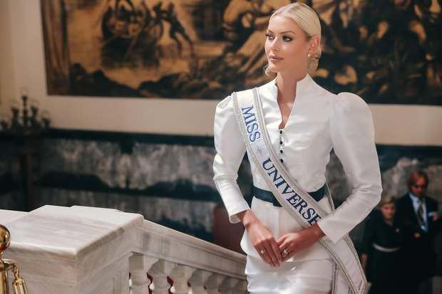 Abinader recibe a Miss Universo 2024 en el Palacio Nacional
