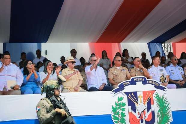 Presidente Abinader encabezó desfile cívico-militar y policial por aniversario del 19 de Marzo.
