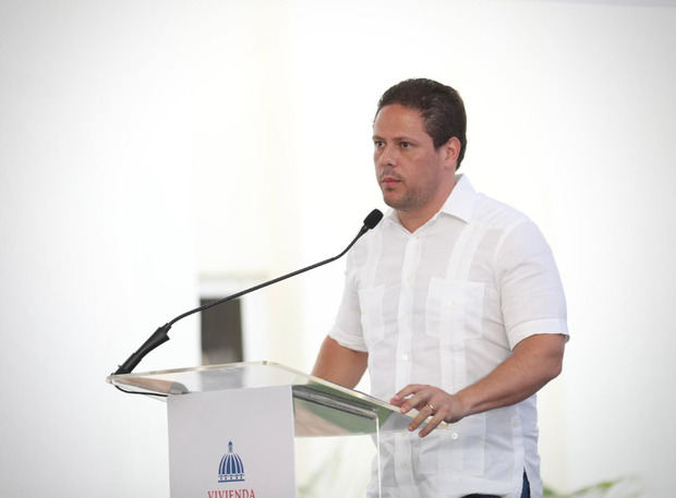 El ministro de Vivienda y Edificaciones, Carlos Bonilla