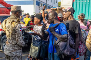 Haitianos regresarán a su país tras desalojo de barriada cercana a la turística Punta Cana
