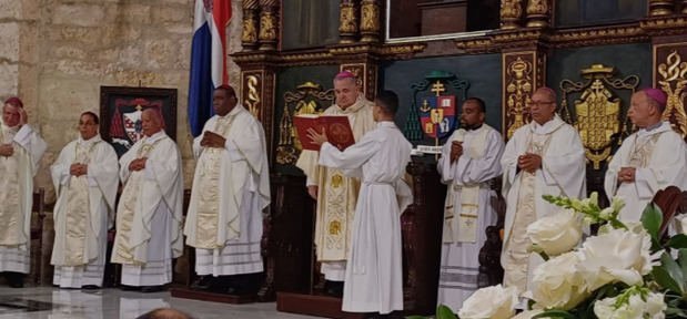 Dominicanos recuerdan la 'humildad y sencillez' del papa Francisco en misa de despedida.
