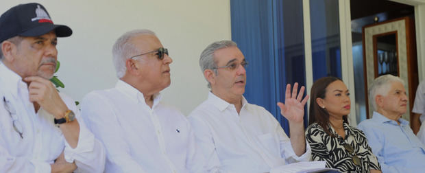 Presidente Abinader se reúne con comunitarios y autoridades de Espaillat y Puerto Plata; identifica principales necesidades e instruye soluciones.