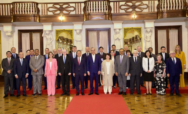 Presidente Abinader recibe la Declaración de Santo Domingo tras culminar la XXII Cumbre Judicial Iberoamericana.