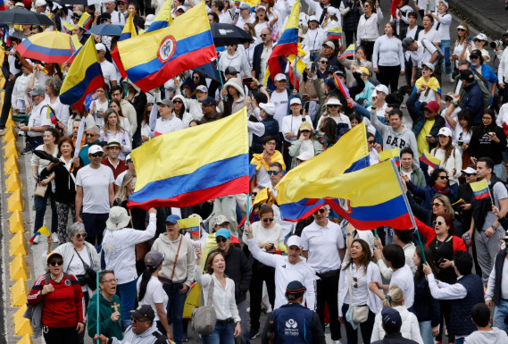 Colombia, unida por Miguel Uribe Turbay, sale a las calles contra la violencia política.