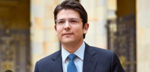 El senador colombiano Uribe Turbay se recupera tras nueva cirugía por atentado en Bogotá