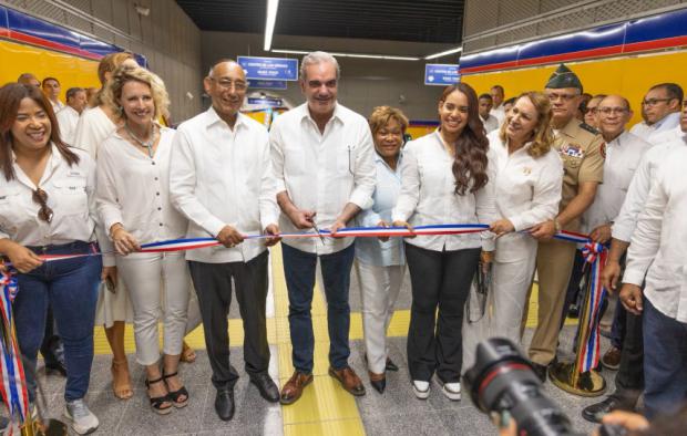 Presidente Abinader inaugura ampliación y pasillo de interconexión peatonal del Metro de Santo Domingo