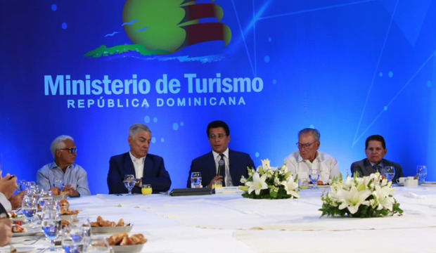 Collado pasa balance a su gestión en el Ministerio de Turismo.