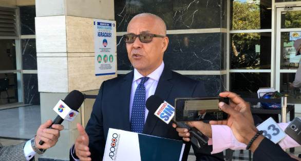 Adocco se querella contra exministro de Educación Ángel Hernández por lavado de activos .