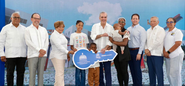 Presidente Abinader entrega 95 nuevas viviendas en Pedro Brand y continúa ampliando el acceso a un hogar digno para las familias dominicanas