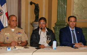 Al encabezar reunión de emergencia ante amenaza de tormenta tropical, con la medida, el Gobierno busca preservar vidas de la población.