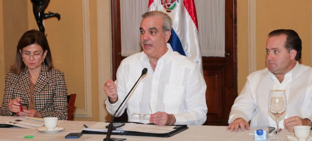 Presidente Abinader dispone aportes estatales por RD 12,000 millones para asistir a afectados por tormenta Melissa.