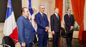 Presidente Abinader se reúne con la diáspora dominicana en París y promete apoyo continuo