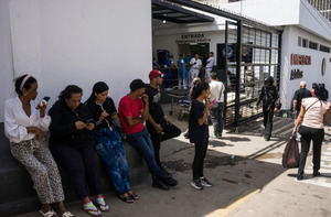 La desesperada búsqueda de desaparecidos en la zona cero del doble terremoto en Venezuela
