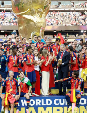 El rey Felipe VI y la familia real celebran con España la conquista del Mundial 2026