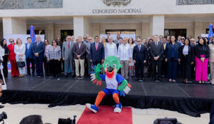 La antorcha de Santo Domingo 2026 ilumina el Congreso Nacional
