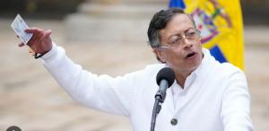 Autoridades colombianas hacen el escrutinio electoral y Petro insiste en un posible fraude