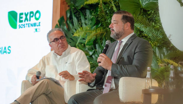 Ministro de Medio Ambiente y Recursos Naturales, Paíno Henríquez.