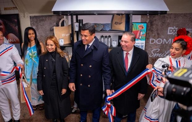 Murales y vagones dominicanos transforman el metro de Nueva York.
