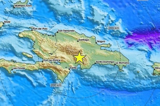 Temblor sacude Santo Domingo, ciudadanos abandonan edificios de oficinas.