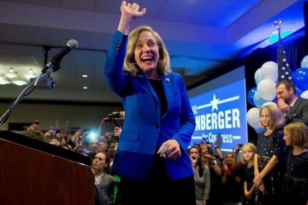 Fotografía de archivo de la candidata demócrata de Virginia, Abigail Spanberger, en Richmond, Virginia (EE. UU.).