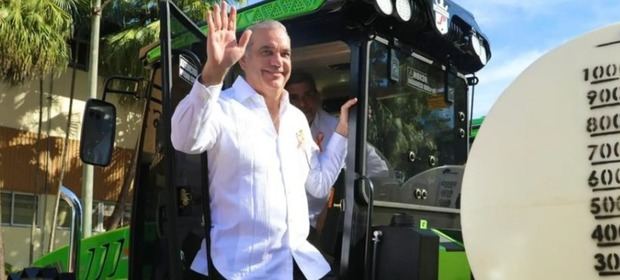 Abinader entrega maquinaria moderna para reducir dependencia de mano de obra extranjera.