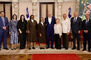 Abinader entrega premios Adulto Mayor del Año y Protector de la Persona Envejeciente.