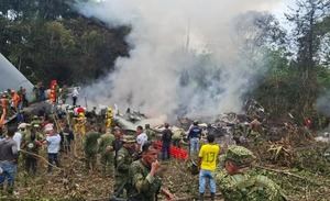 Accidente de avión militar colombiano deja más de 60 muertos y decenas de heridos