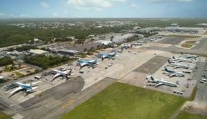 Aeropuerto de Punta Cana mantiene parqueo gratuito para transportistas