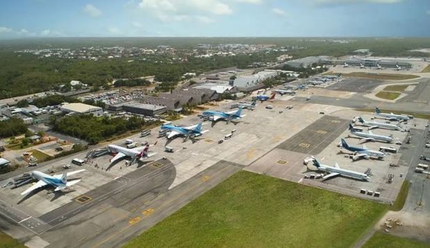 Aeropuerto de Punta Cana mantiene parqueo gratuito para transportistas