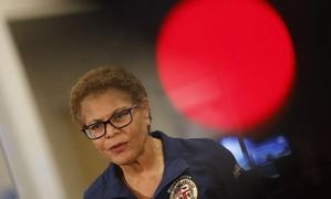 Alcaldesa de Los Ángeles prohíbe a ICE usar propiedades municipales