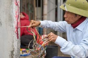 Lee Redmond, artista vietnamita rompe récord con uñas de casi seis metros