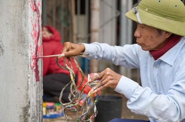 Lee Redmond, artista vietnamita rompe récord con uñas de casi seis metros.