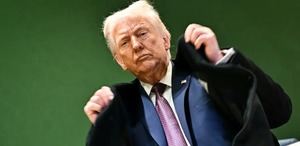 Trump enfrenta uno de sus niveles de apoyo más bajos, según Pew Research