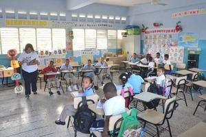 Escuelas aplicarán restricciones al uso de celulares durante la docencia