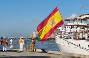 Buque español Juan Sebastián de Elcano arriba al puerto de Santo Domingo