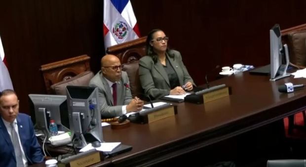 Cámara de Diputados conoce el Presupuesto del 2026, ascendente a 1 billón 744 mil millones.