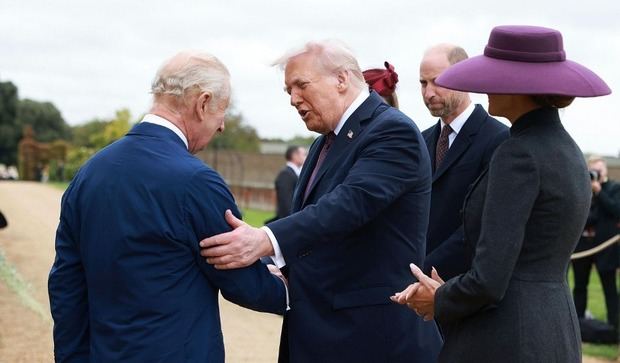 Saludo de Trump y Carlos III.