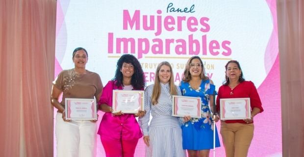 Yokasta Zorrilla, Juaris Moneró, Carmen Ligia Barceló, Francina Hungría y Lariza Díaz.