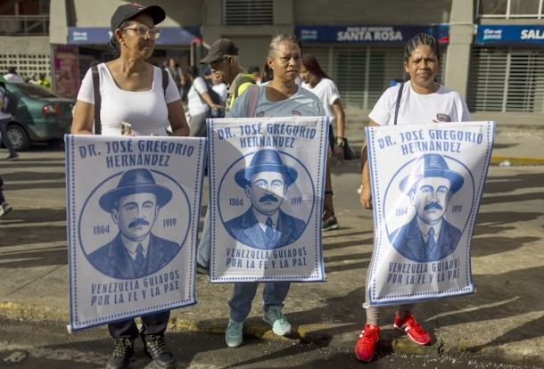 Chavistas celebran canonización de santos venezolanos en Caracas.