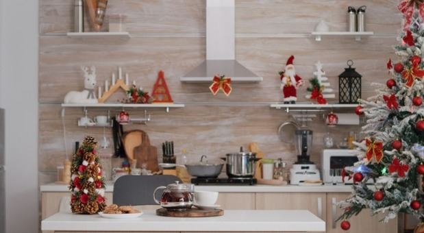 Decoración navideña 2025: ideas para renovar la cocina del hogar.