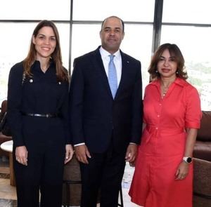 En el encuentro se reunieron destacadas personalidades del sector turístico, empresarial y gubernamental.