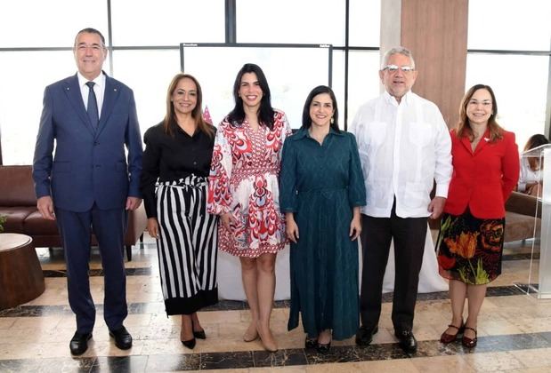Clúster Turístico de Santo Domingo presenta avances del 2025 durante tradicional desayuno navideño-